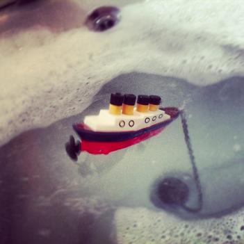 titanic sinking ship plug